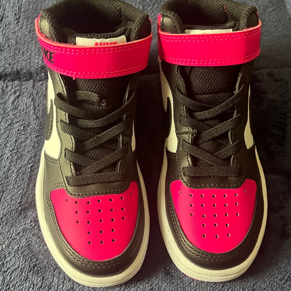 Girls Nike Sneakers - Picture 5 of 7